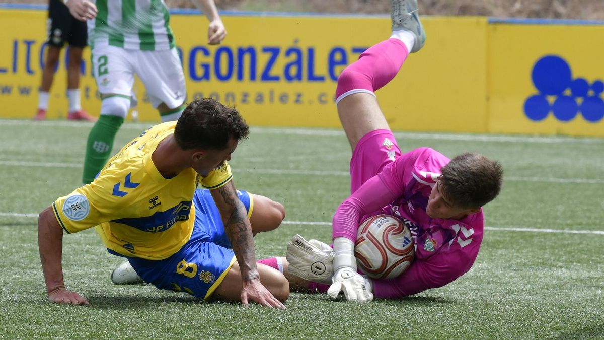 Las Palmas Atlético cae con dos jugadores más sobre el campo