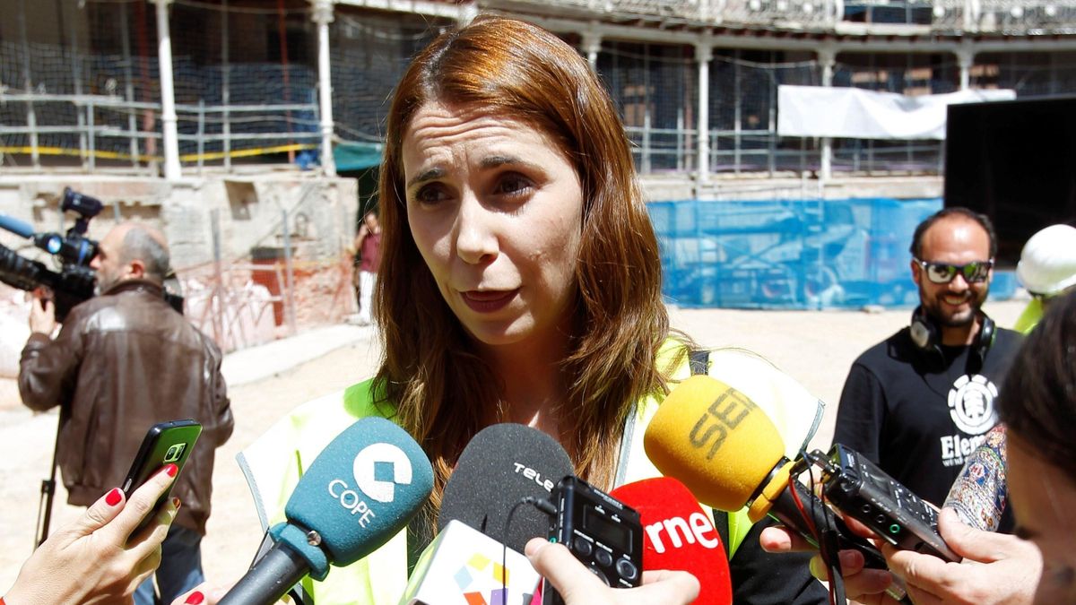 La concejala del PSOE, Mar Espinar, habla con los medios de comunicación. EFE/Luis Millán/Archivo