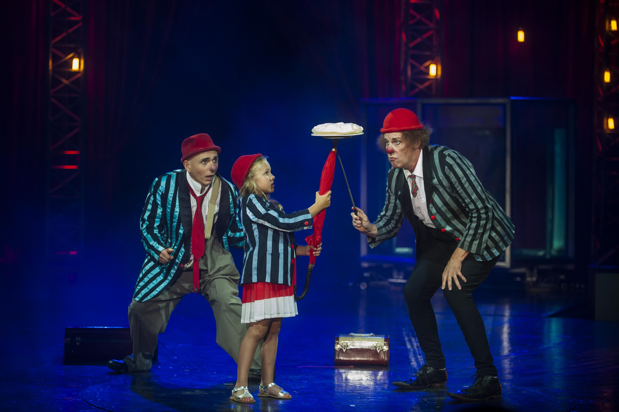 Tom y Pepe durante una de las actuaciones del circo Quimera. | JOAQUÍN GÓMEZ SASTRE
