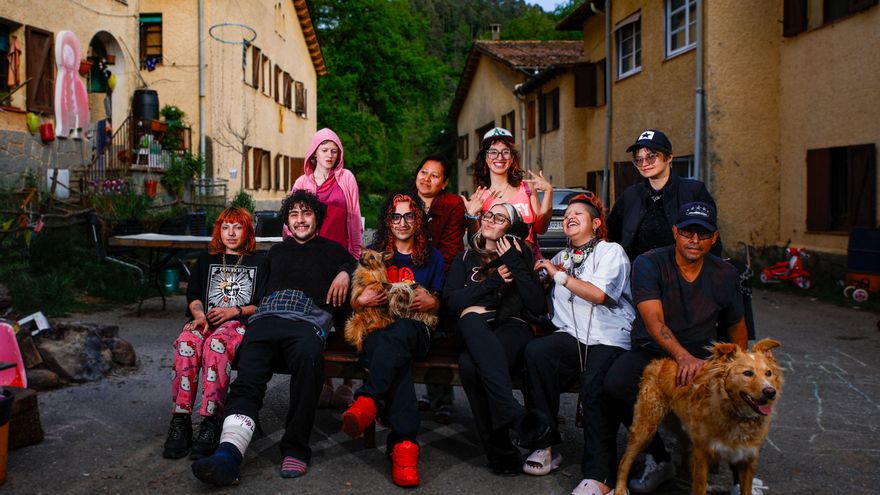 Farga Beiby, la colonia textil ocupada que acoge a trans, migrantes y familias evangelistas: “Es nuestro espacio seguro”