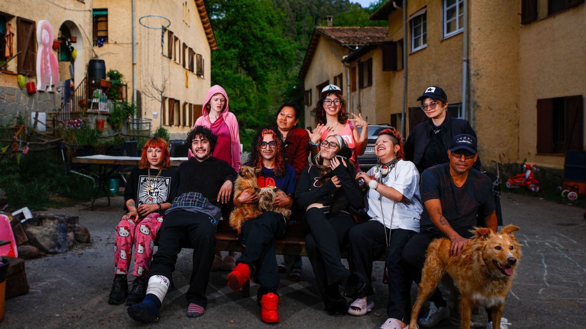 Farga Beiby, la colonia textil ocupada que acoge a trans, migrantes y familias evangelistas: “Es nuestro espacio seguro”