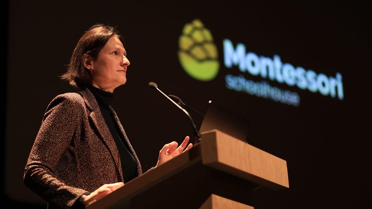 La pedagoga Catherine L'Ecuyer aboga por retrasar el uso de redes sociales hasta los 18: "Es un mundo cruel, una jungla terrible"