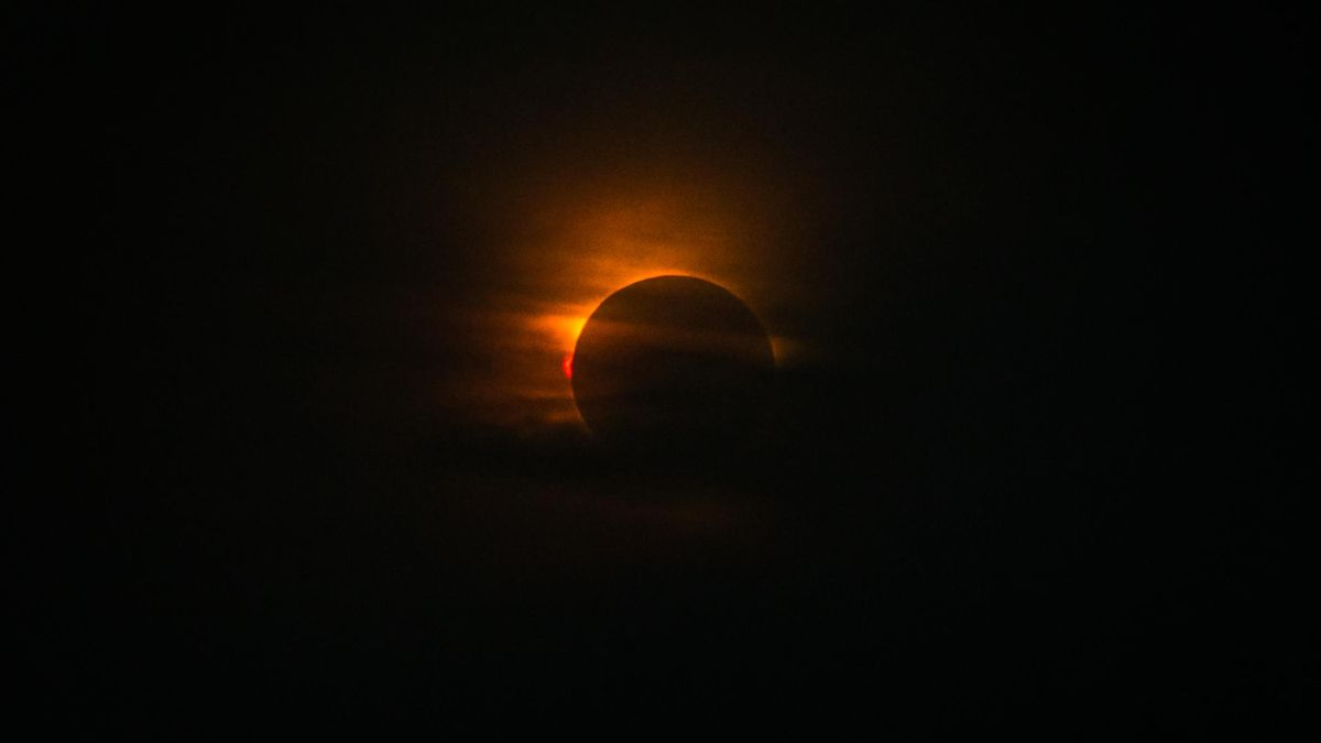 La fotógrafa tinerfeña Teresa Elvira Berkel documenta desde Banyalbufar la totalidad del eclipse solar