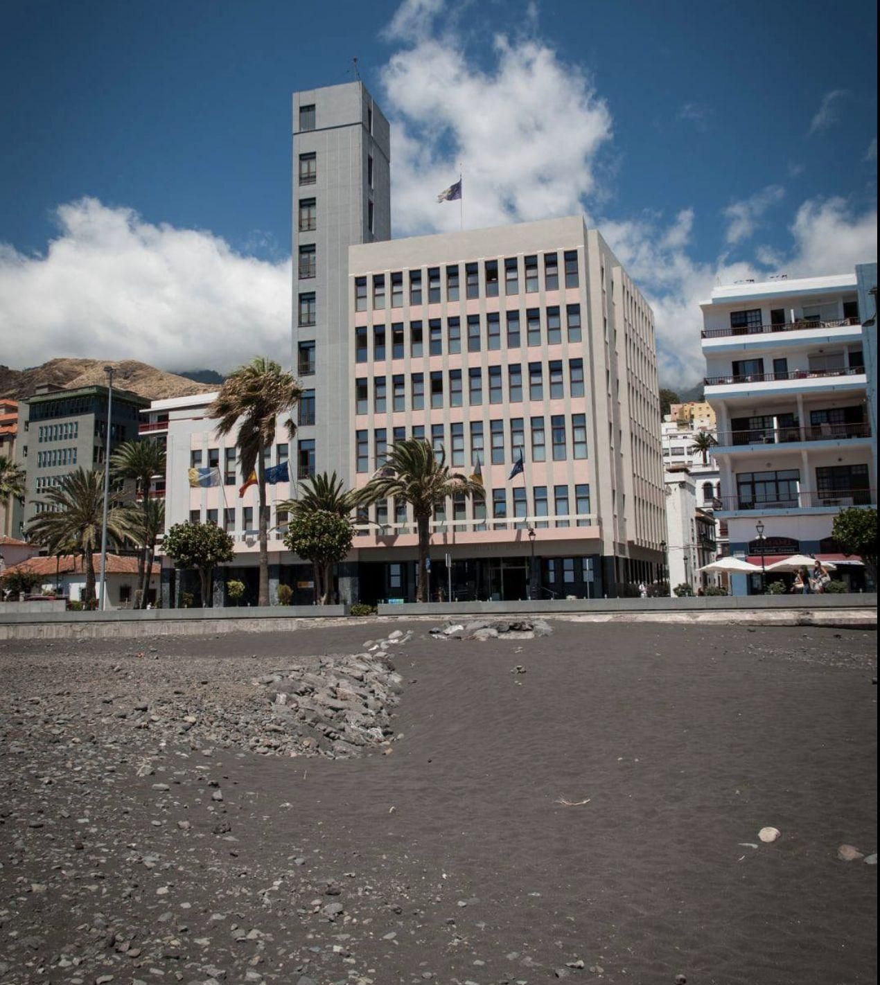 Otra imagen desembocadura del barranco Zamora, realizada el pasado lunes,  atorada por la arena.