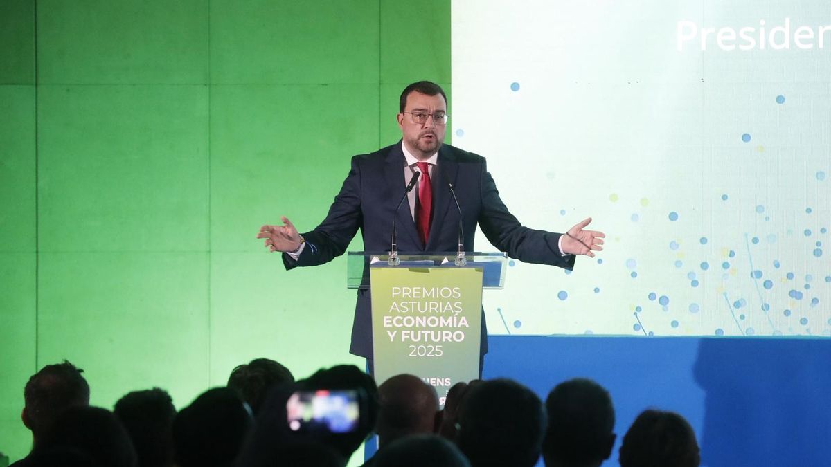 El presidente interviene en la entrega de los galardones.