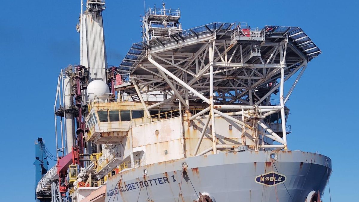 El Puerto de Arrecife recibe por primera vez la plataforma offshore 'Noble Globetrotter I'
