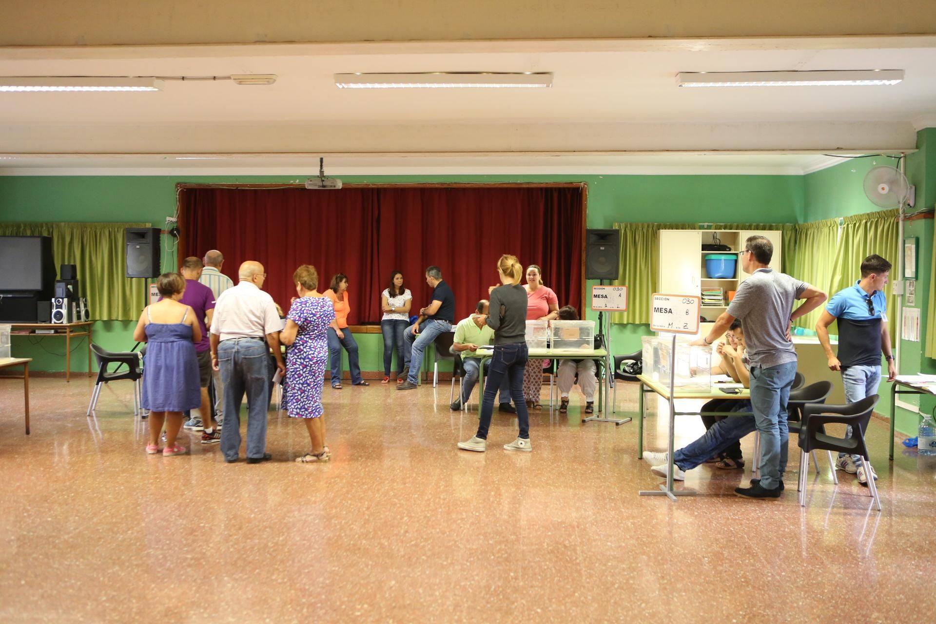 Jornada electoral en el CEIP Tinguaro, Vecindario (ALEJANDRO RAMOS)