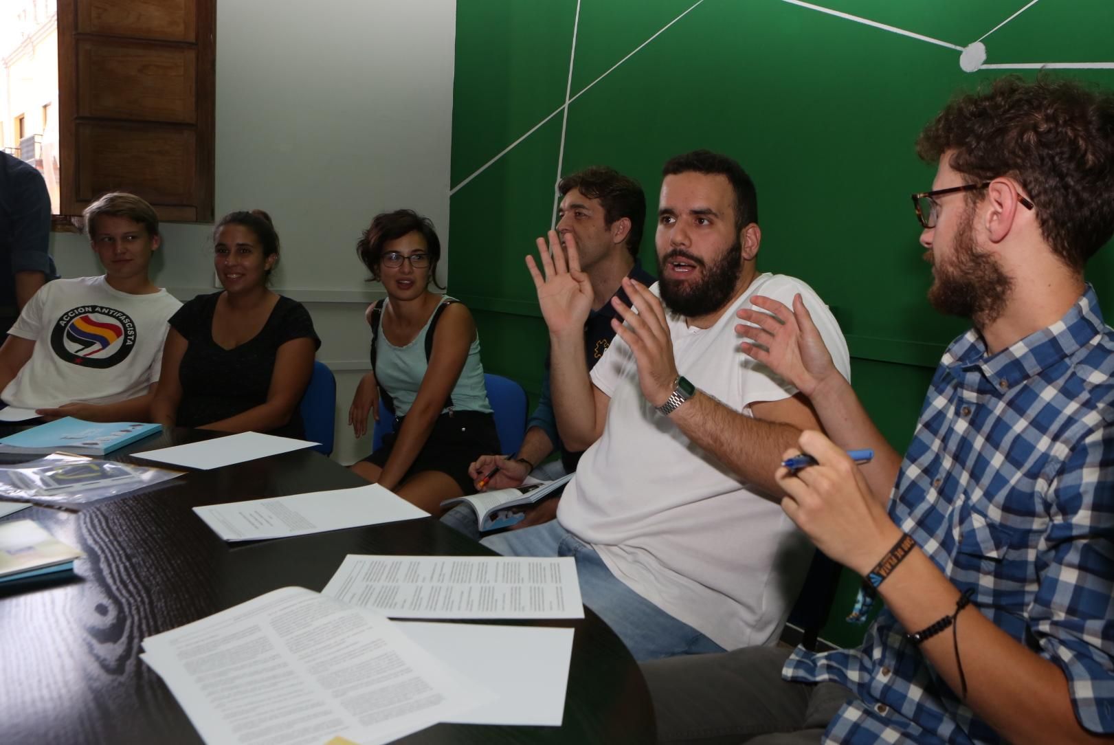 Primera reunión del Consejo de la Juventud en su sede