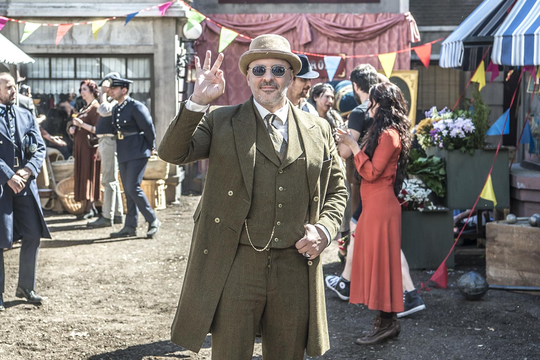 Visita al rodaje de El continental, la nueva serie de Álex García y Michelle Jenner en TVE
