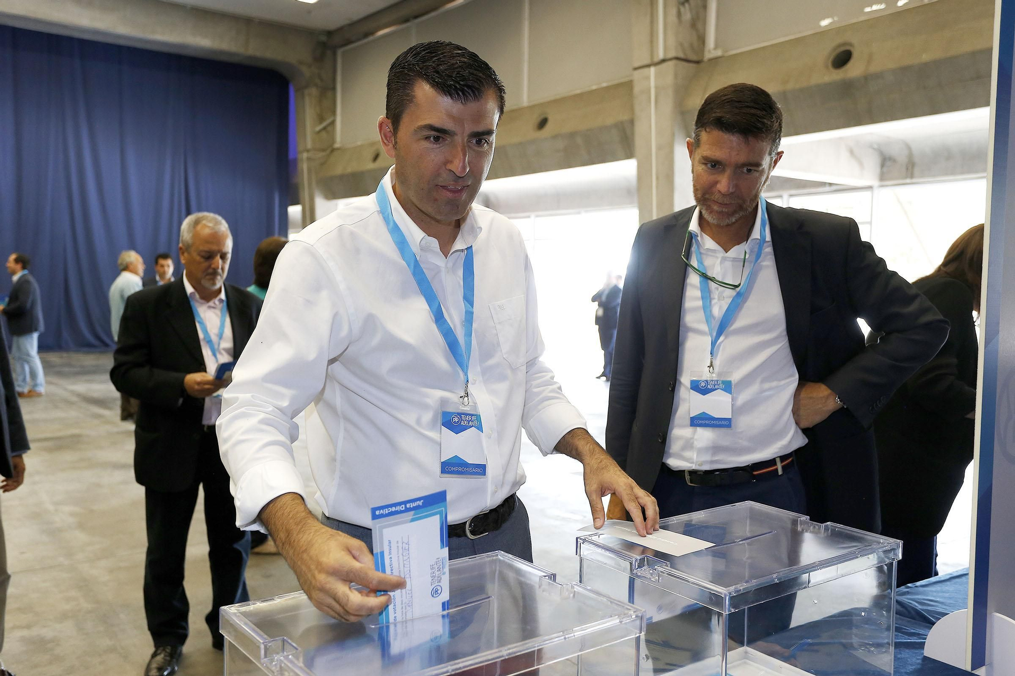 Manuel Domínguez vota en el VIII Congreso Insular del PP en Tenerife