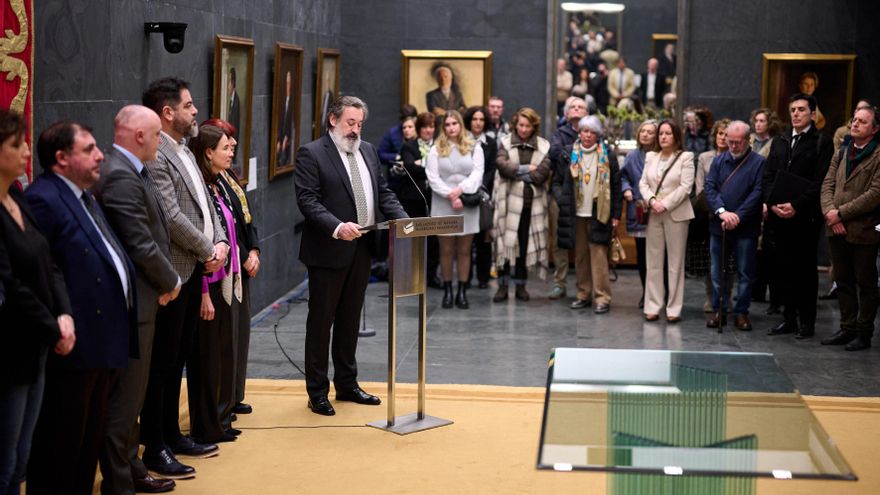 El Parlamento de Navarra colocará en su atrio una placa de recuerdo a las víctimas de ETA