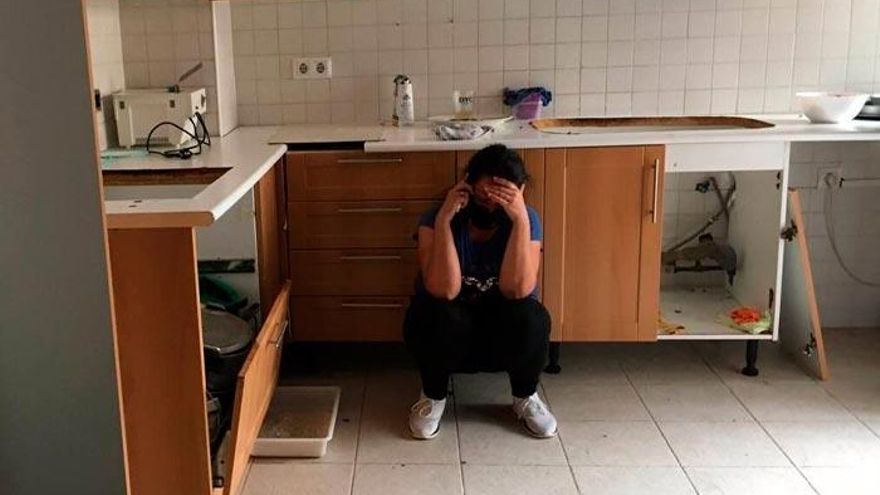 Mónica, en su antiguo piso de Mairena, antes del desahucio del 17 de junio