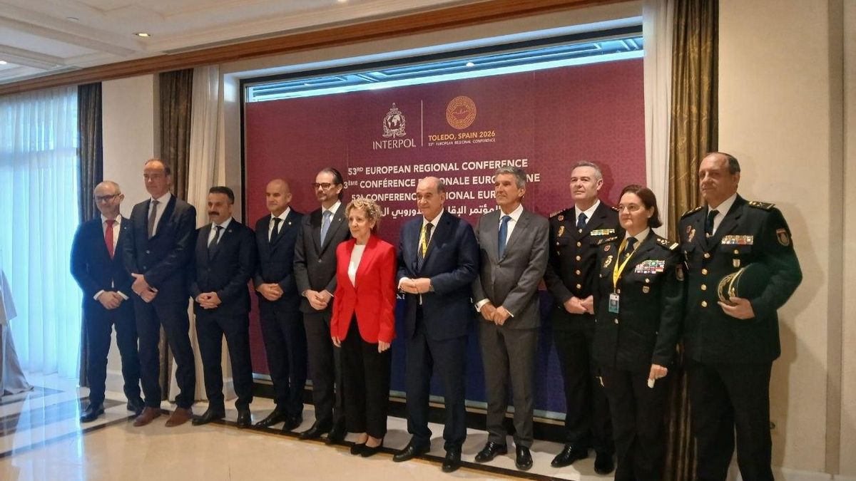 La secretaria de Estado de Seguridad, Aina Calvo, junto con el director general de la Policía, Francisco Pardo, y representantes de la Interpol