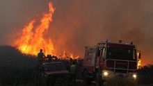 Más de 1.000 bomberos combaten cuatro grandes incendios en Portugal