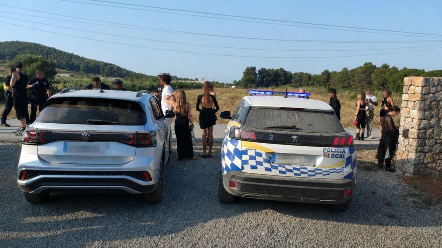 Las fiestas ilegales en mansiones proliferan en Ibiza: tiovivos, djs y drogas para centenares de personas