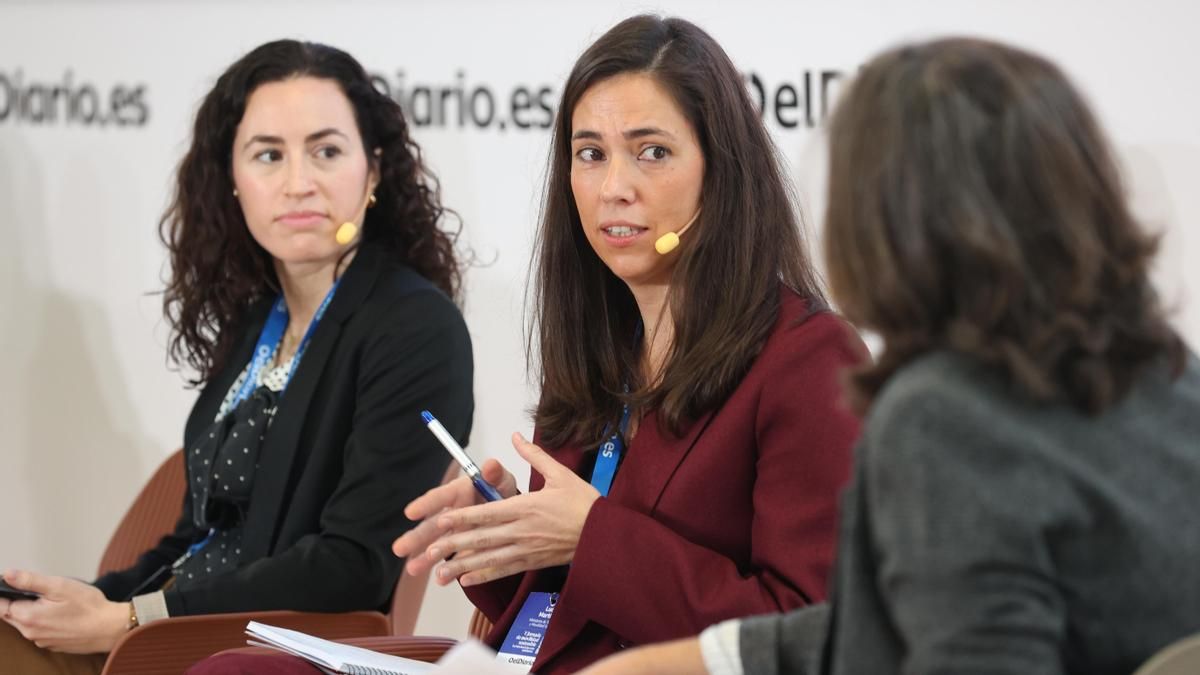 Laura Vélez de Mendizábal, E-mobility expert en Transport & Environment, y Lucía Martínez Riveiro, directora general de Estrategias de Movilidad del Ministerio de Transportes y Movilidad Sostenible