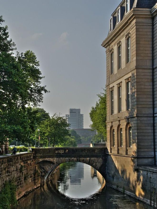 Leineschlossbrücke. El Puente del palacio ofrece una de las mejores fotos de Hannover.