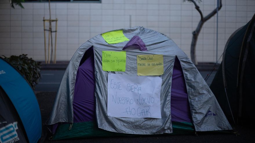 Una caseta de campaña al comienzo de las reivindicaciones frente a la sede de Presidencia
