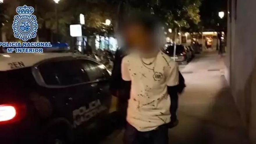 Un joven intenta estrangular dos veces a un taxista en Córdoba mientras otros dos le roban la recaudación