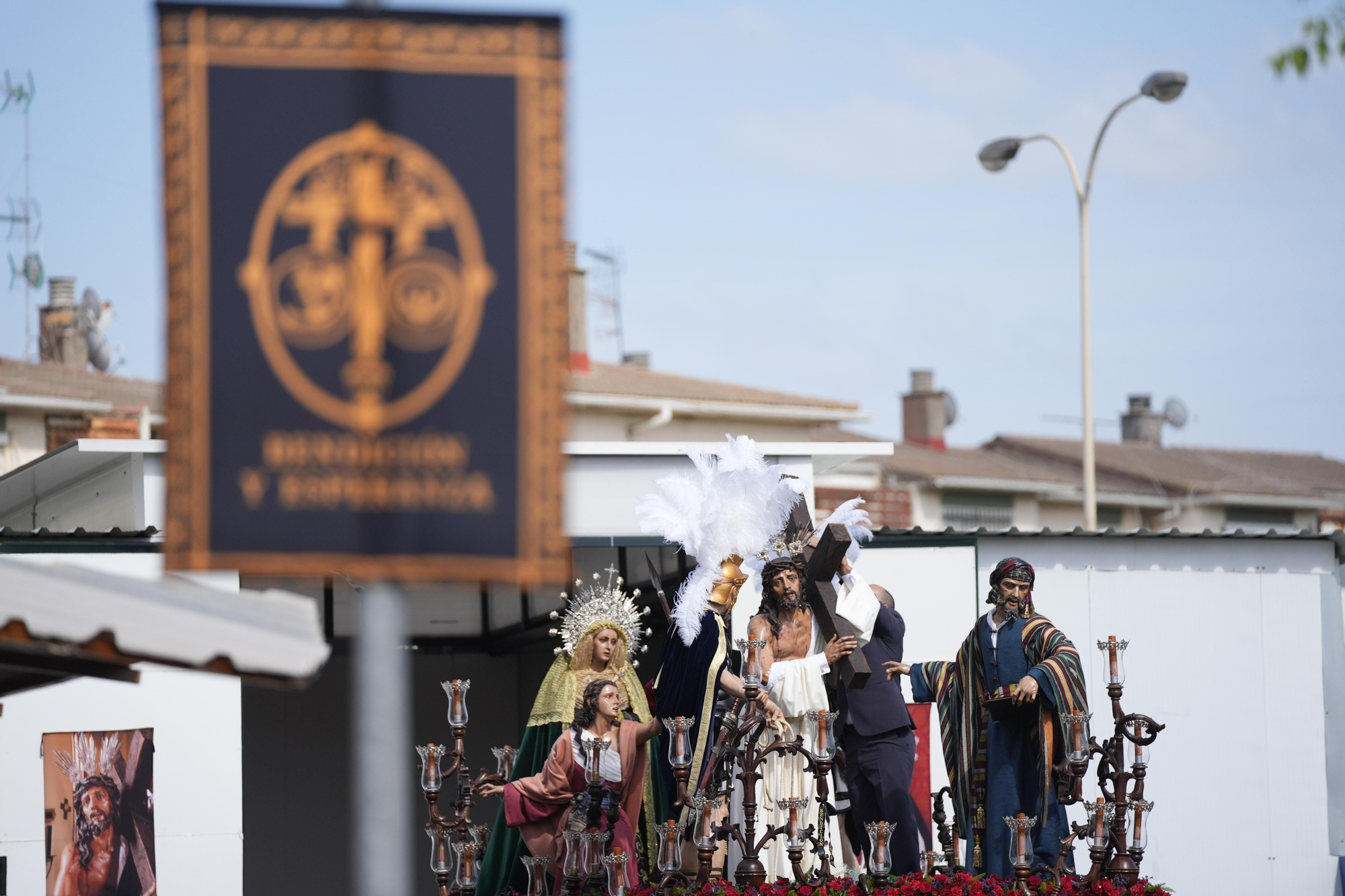 Día histórico en las Tres Mil Viviendas: primera salida procesional de la Hermandad de Bendición y Esperanza