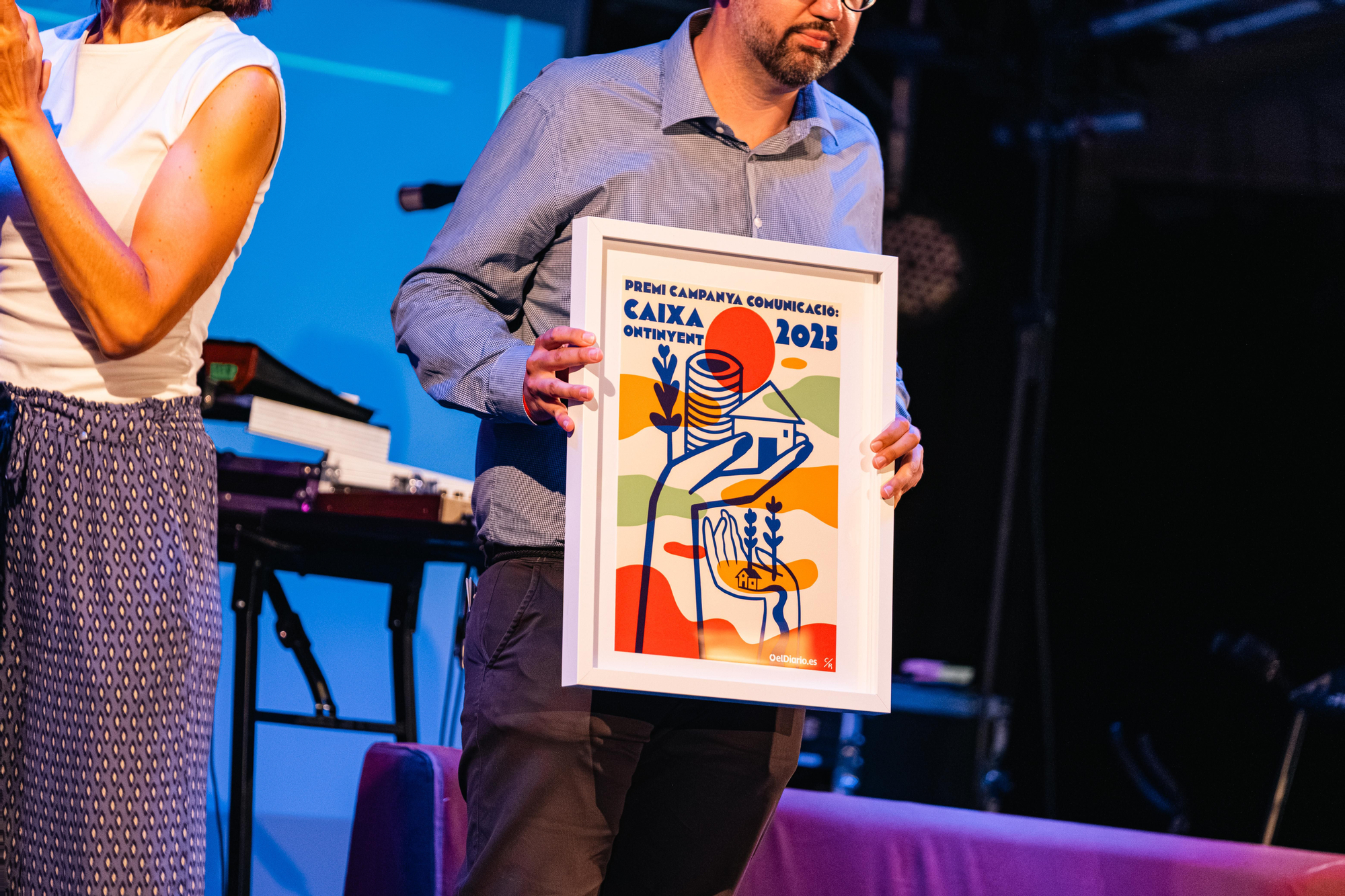 El premi a la millor campanya publicitària en la I Festa pel Valencià d'elDiario.es ha sigut per a Caixa Ontinyent.