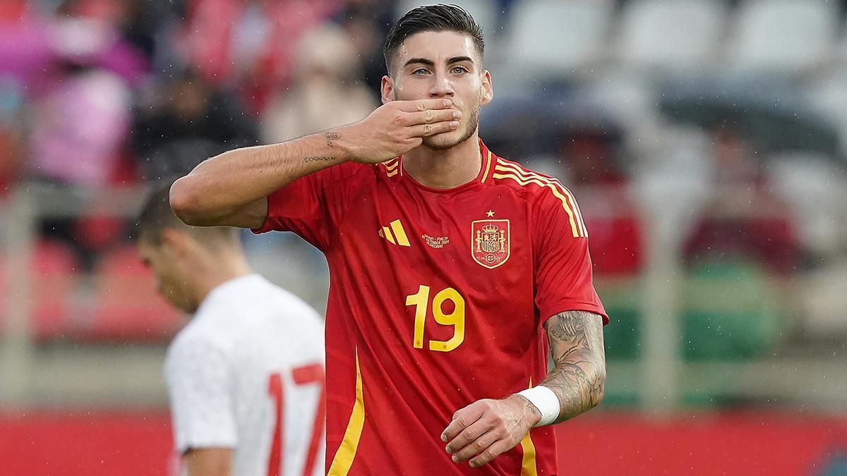El cordobés Roberto Fernández celebrando un gol con España sub-21