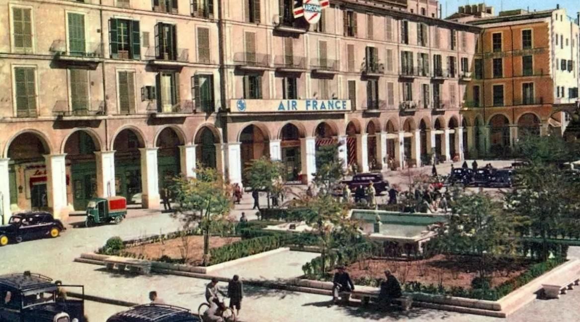 La Plaza Mayor, cuando se encontraba ajardinada