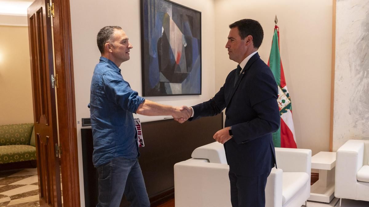 ELA y LAB "suspenden" a Pradales y critican su "inacción" ante la negativa de Confebask a negociar el SMI vasco