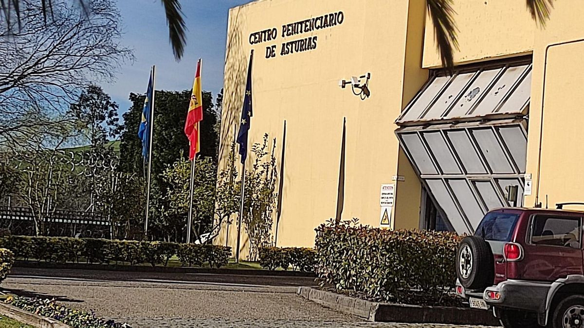 'Las seis de la Suiza' ingresan en prisión voluntariamente para cumplir tres años y medio de cárcel por hacer sindicalismo