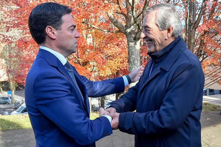El alcalde de Gernika, Gorroño, con el lehendakari