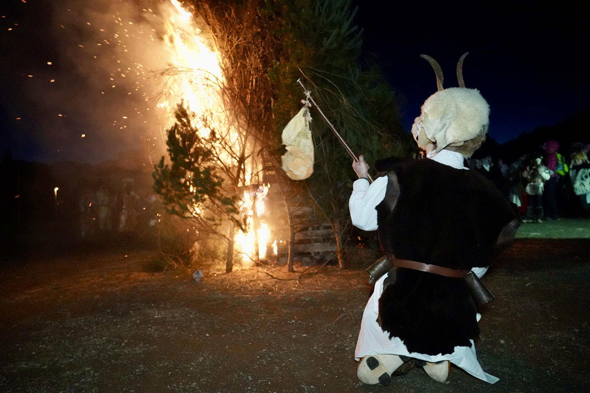 La Mojiganga saca a las calles de Riaño su tradicional antruido. Campillo. Agencia ICAL