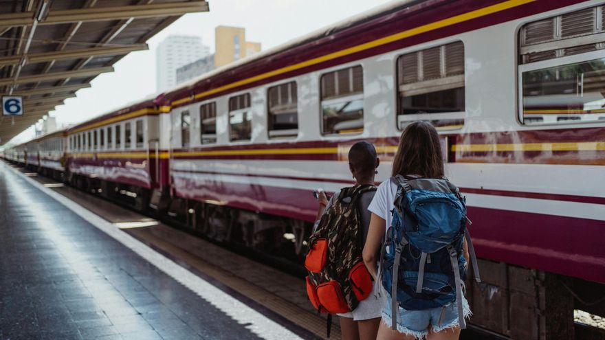 La UE ofrece billetes gratis para viajar por Europa a jóvenes de 18 años: así puedes solicitarlos