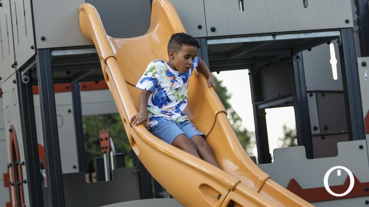 Niños saharauis del programa 'Vacaciones en paz' visitan la Ciudad de los Niños.
