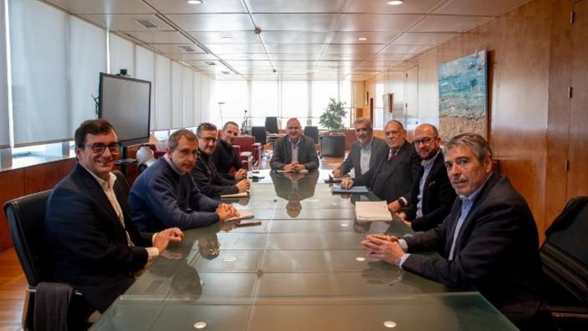 Baleària, GNV y Trasmed se comprometen con el Consell de Eivissa a reforzar la sostenibilidad de la conectividad marítima