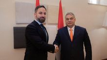 El presidente de Vox, Santiago Abascal, con el primer ministro húngaro, Viktor Orbán.