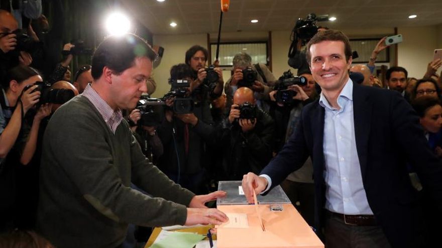 Casado espera que salga un gobierno estable de las elecciones "más decisivas"