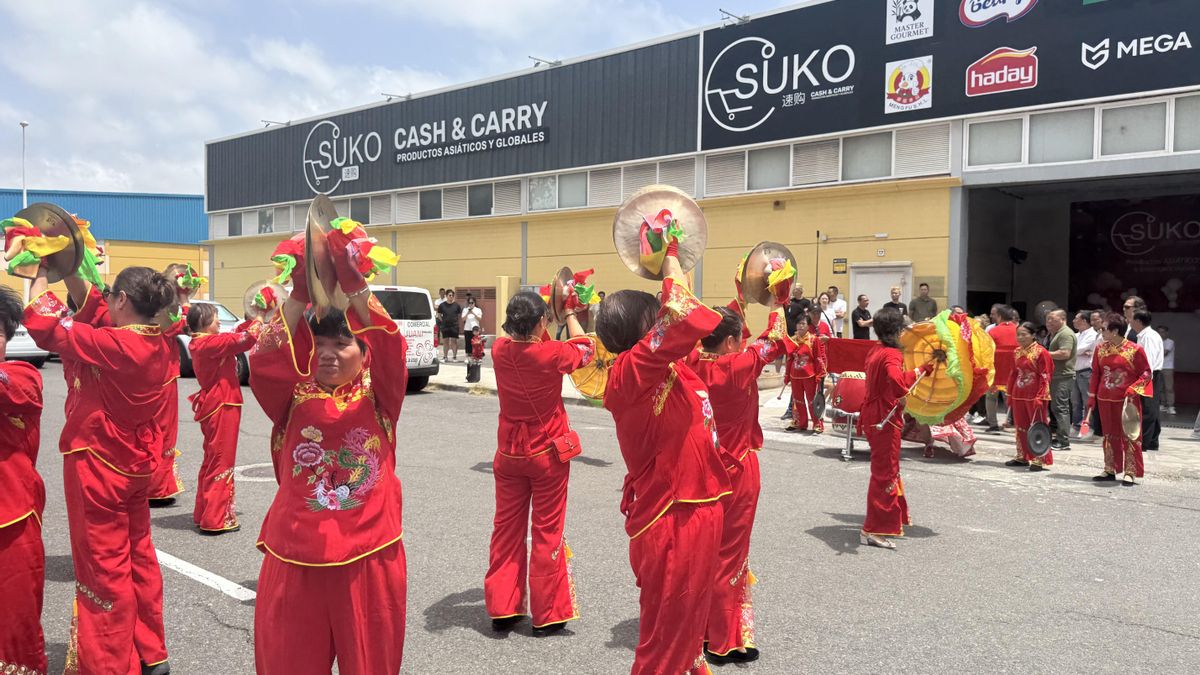 Entrada del nuevo establecimiento de alimentación asiática, Suko