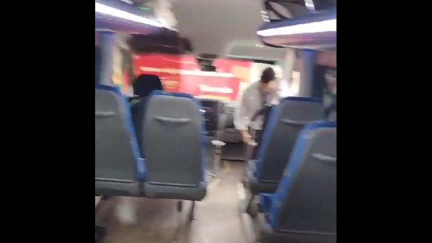 "Un autobús de cinco plazas para 36 niños": fallos en el transporte escolar tras 10 días del inicio del curso en Valencia