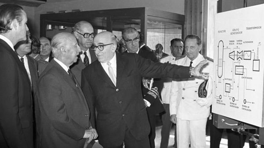 El despegue de la nuclear con Franco: así fue "la captura del Estado español por parte del oligopolio eléctrico bancario"