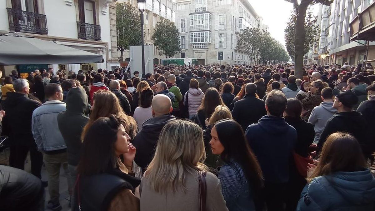 Cientos de personas arropan a la familia del joven que murió en el crimen de la discoteca de Vitoria: "Hubo alevosía"