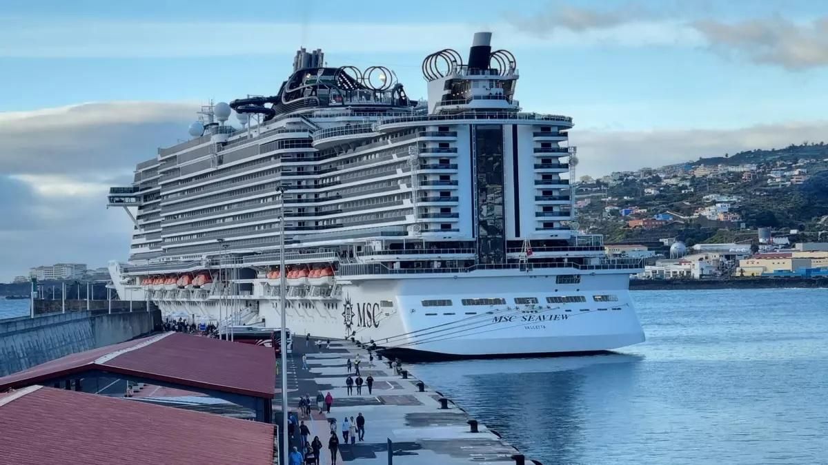 Imagen de archivo del buque de crucero ‘MSC Seaview’ en el puerto de Santa Cruz de La Palma.