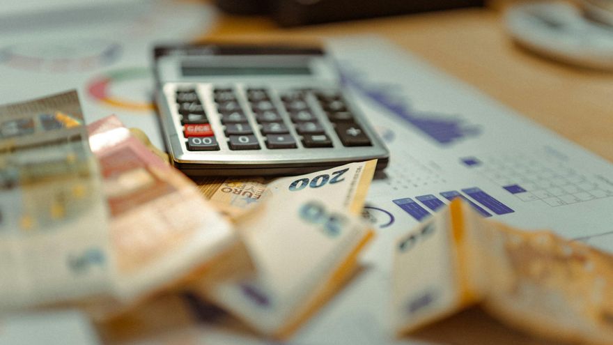 Renta 2025: Todos los beneficios fiscales de los que pueden beneficiarse los mayores de 65 años en la declaración
