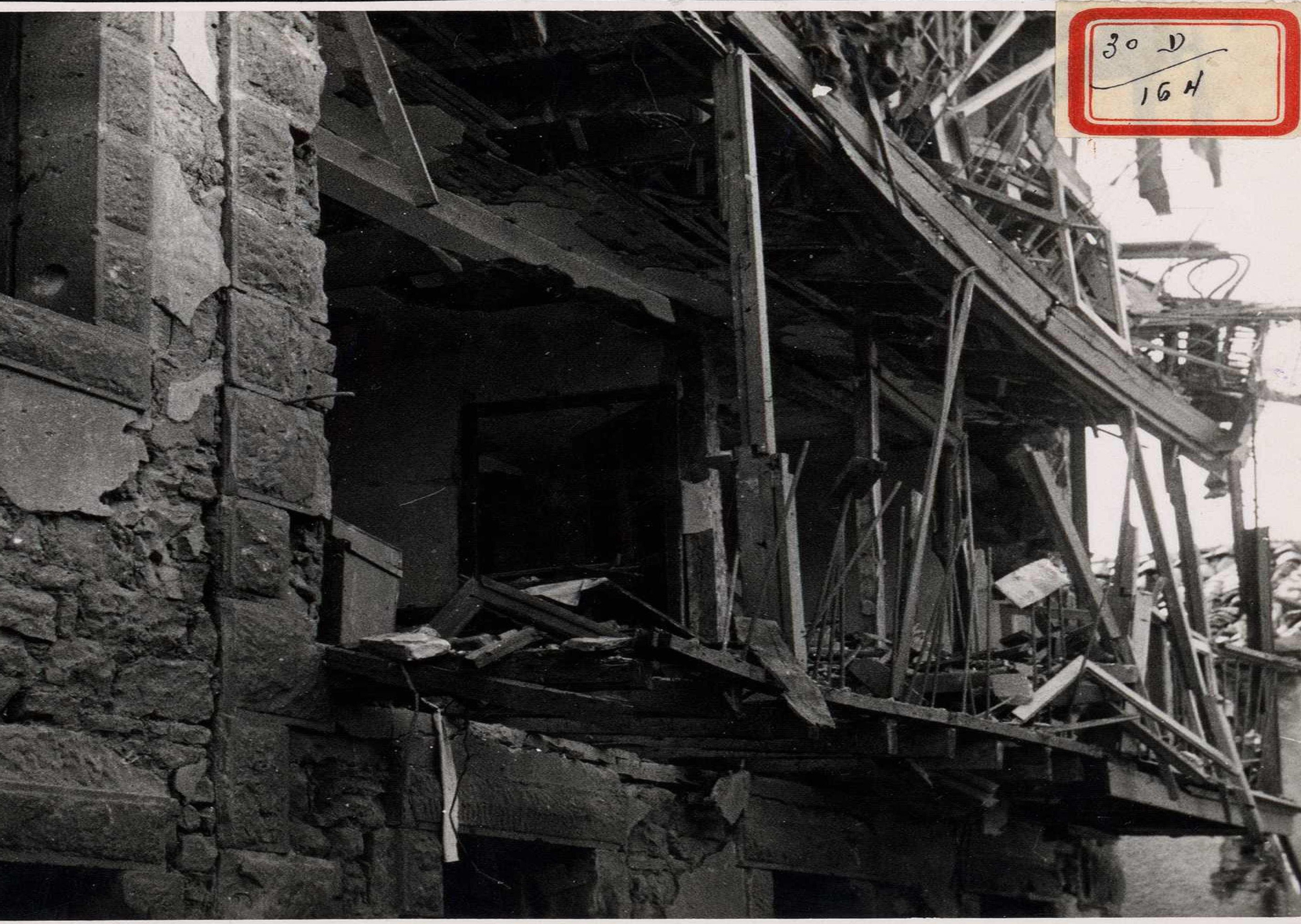 "Destrozos causados por la artillería y la aviación roja". 16.8.37