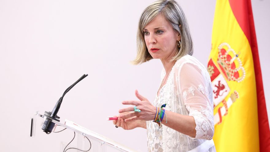 La portavoz de Sumar en el Congreso, Verónica Martínez, durante una rueda de prensa posterior a la Junta de Portavoces, en el Congreso de los Diputados, a 27 de mayo de 2025, en Madrid (España).