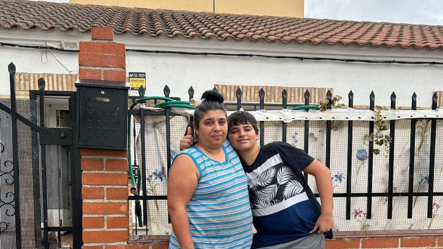 Ángela, afectada por la venta de pisos públicos de Madrid que logró un alquiler social: "Mis niños lo han pasado fatal"