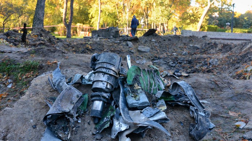 Destrucción causada por un ataque ruso en Kiev.