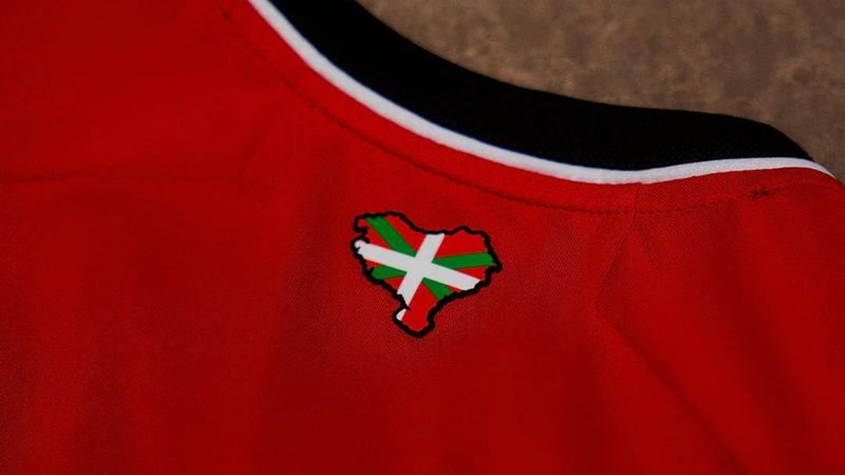 Imagen de la nueva camiseta del Athletic Club con el mapa de Euskal Herria y la ikurriña.