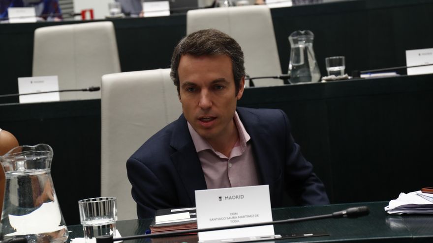El concejal de Ciudadanos, Santiago Saura Martínez de Toda durante un pleno en el Ayuntamiento donde se debate la aprobación provisional del proyecto Madrid Nuevo Norte.