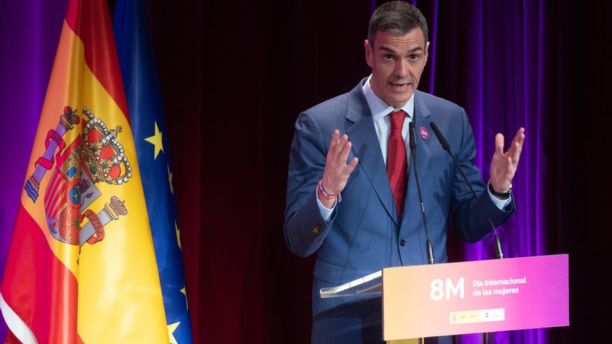 El presidente del Gobierno, Pedro Sánchez, interviene durante el acto institucional con motivo del Día Internacional de las Mujeres en el Museo del Prado, a 4 de marzo de 2026