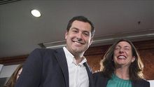 Juan Manuel Moreno con su número 2, Dolores López.